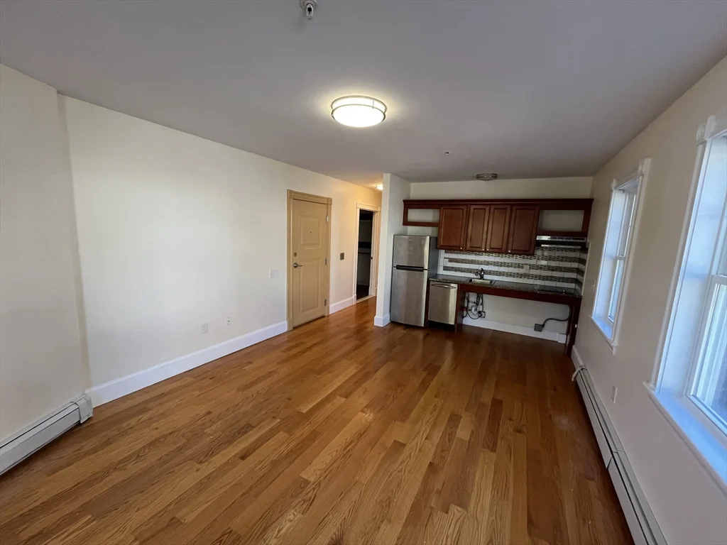 2 bed, 1 bath apartment for rent at 2 Coburn St Unit 2, Framingham — photo 2 of 8