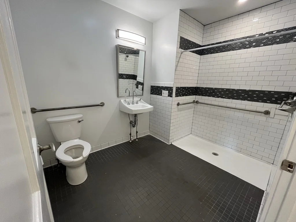 2 bed, 1 bath apartment for rent at 2 Coburn St Unit 2, Framingham — photo 8 of 8