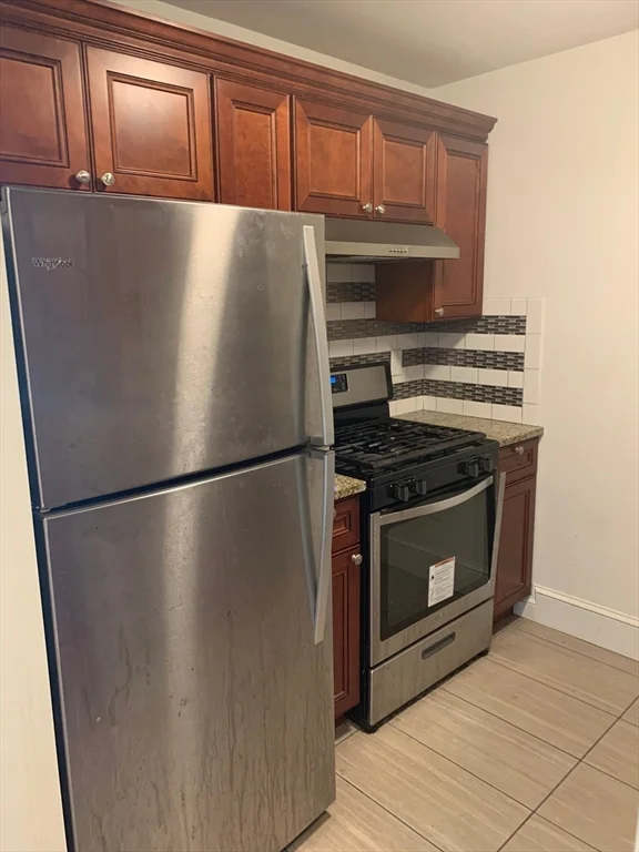 3 bed, 1 bath apartment for rent at 2 Coburn St Unit 6, Framingham — photo 3 of 7