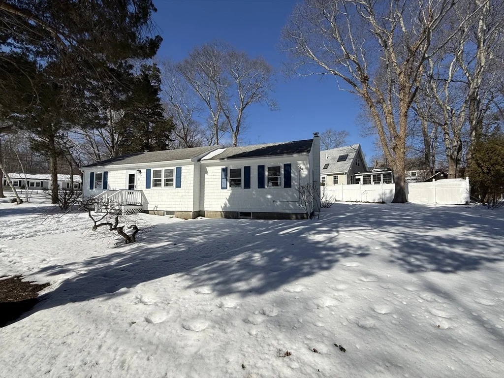 2 bed, 1 bath apartment for rent at 2 Cochituate Rd, Priscilla Beach — photo 3 of 19