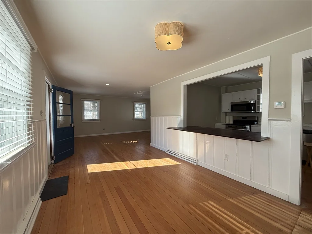 2 bed, 1 bath apartment for rent at 2 Cochituate Rd, Priscilla Beach — photo 4 of 19