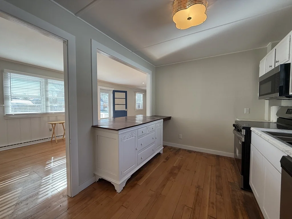 2 bed, 1 bath apartment for rent at 2 Cochituate Rd, Priscilla Beach — photo 6 of 19