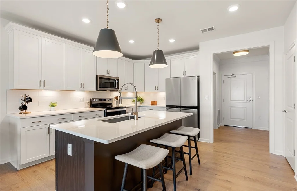 1 bed, 1 bath apartment for rent at 2 Codman Way Unit 105, Westborough — photo 2 of 17
