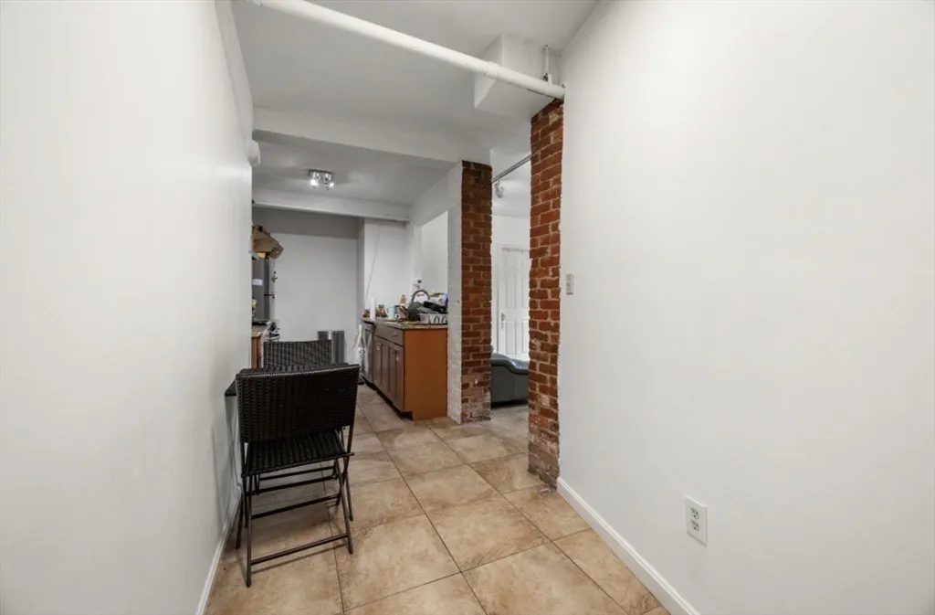 4 bed, 1 bath apartment for rent at 2 Colliston Rd Unit 2B, Brighton — photo 7 of 16