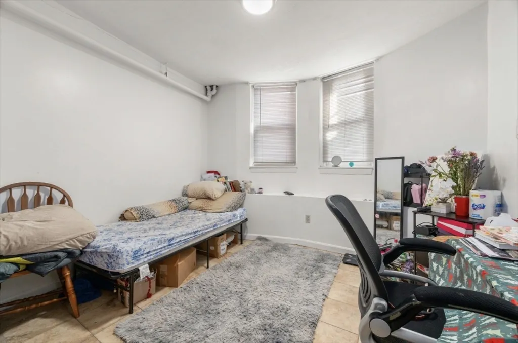 4 bed, 1 bath apartment for rent at 2 Colliston Rd Unit 2B, Brighton — photo 9 of 16
