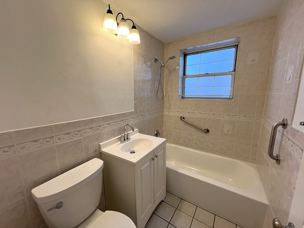 2 bed, 1 bath apartment for rent at 2 Colonial Village Dr Unit 4, Arlington Heights — photo 15 of 26