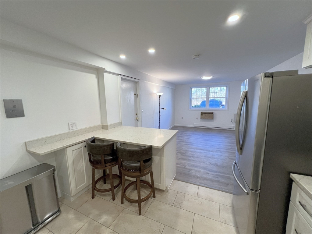 2 bed, 1 bath apartment for rent at 2 Colonial Village Dr Unit 4, Arlington Heights — photo 6 of 26