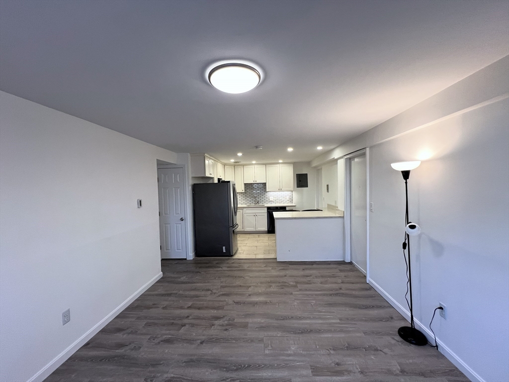 2 bed, 1 bath apartment for rent at 2 Colonial Village Dr Unit 4, Arlington Heights — photo 9 of 26