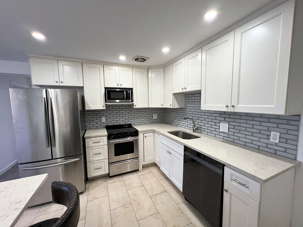2 bed, 1 bath apartment for rent at 2 Colonial Village Dr Unit 4, Arlington Heights — photo 5 of 26