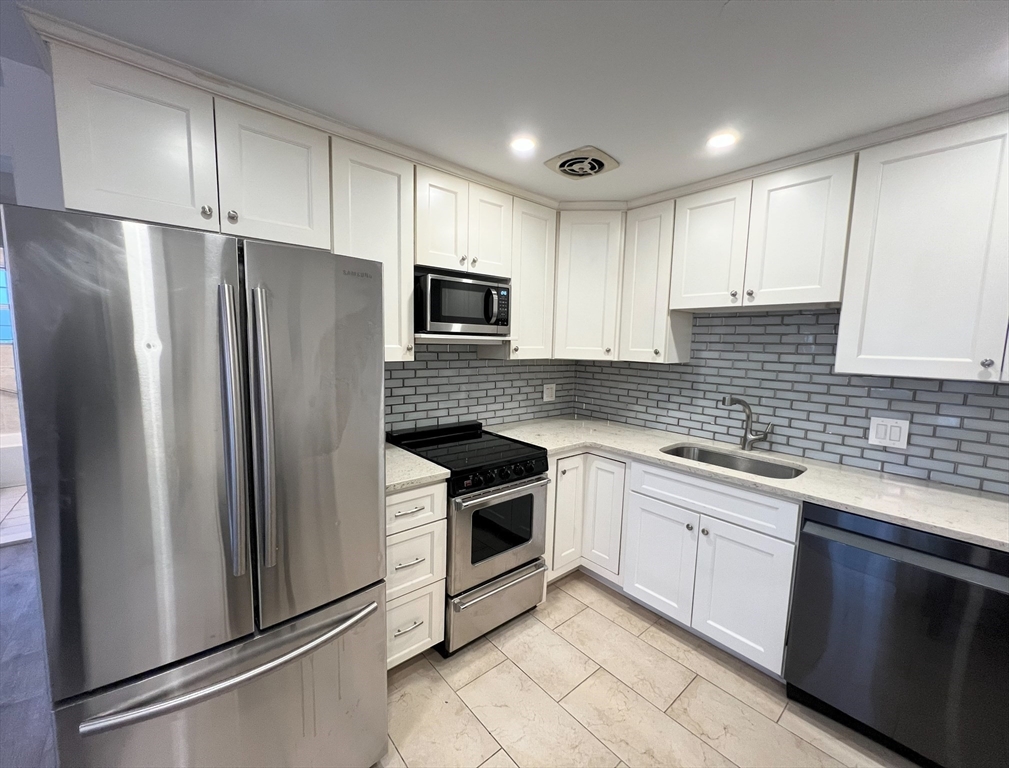 2 bed, 1 bath apartment for rent at 2 Colonial Village Dr Unit 4, Arlington Heights — photo 2 of 26