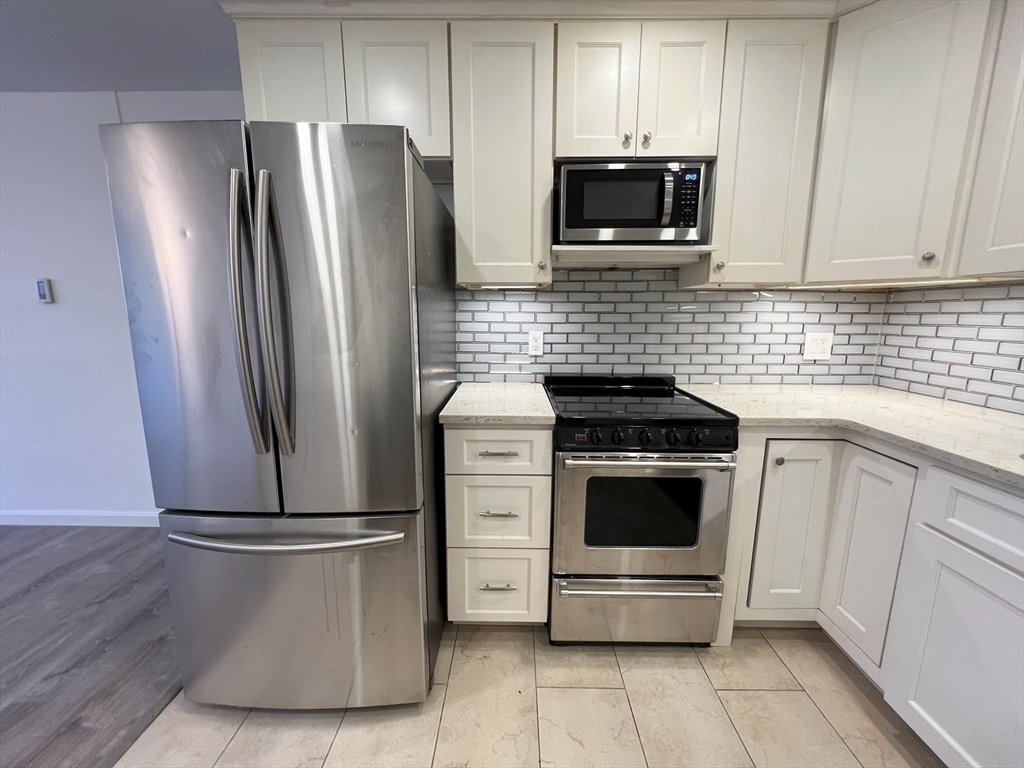 2 bed, 1 bath apartment for rent at 2 Colonial Village Dr Unit 4, Arlington Heights — photo 7 of 26