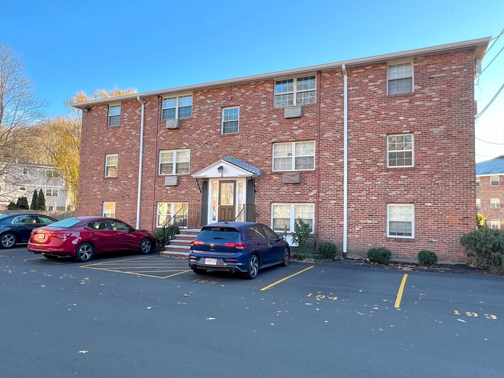 2 bed, 1 bath apartment for rent at 2 Colonial Village Dr Unit 4, Arlington Heights