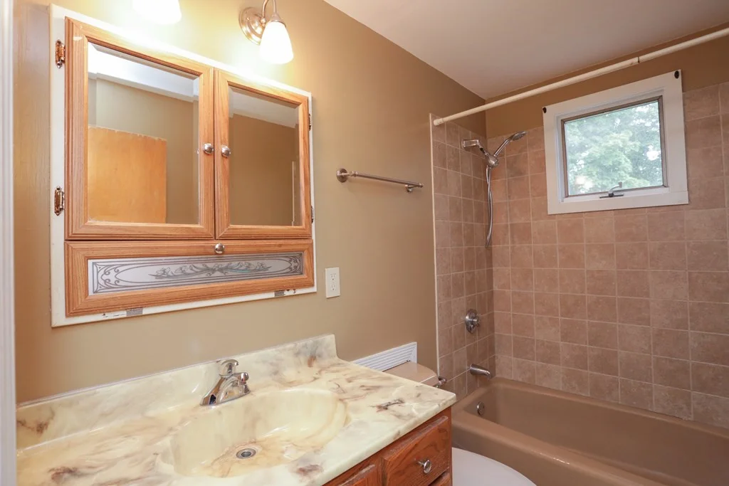 4 bed, 1 bath apartment for rent at 2 Colony Rd, Woburn — photo 16 of 29