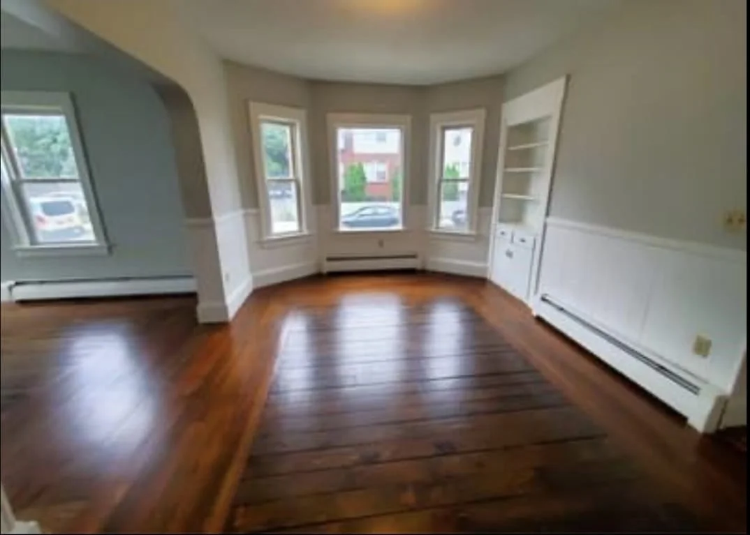 3 bed, 1 bath apartment for rent at 2 Conduit St Unit 1, Lawrence — photo 3 of 5