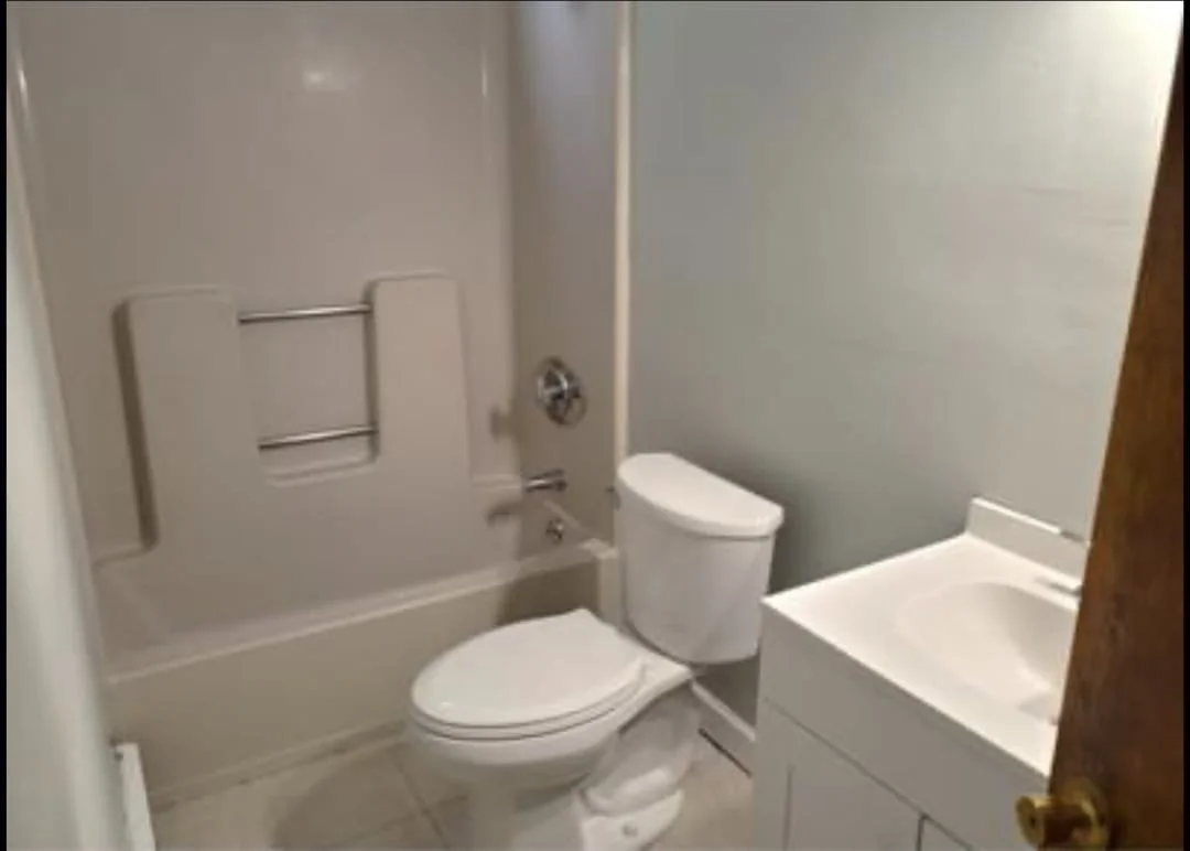3 bed, 1 bath apartment for rent at 2 Conduit St Unit 1, Lawrence — photo 4 of 5