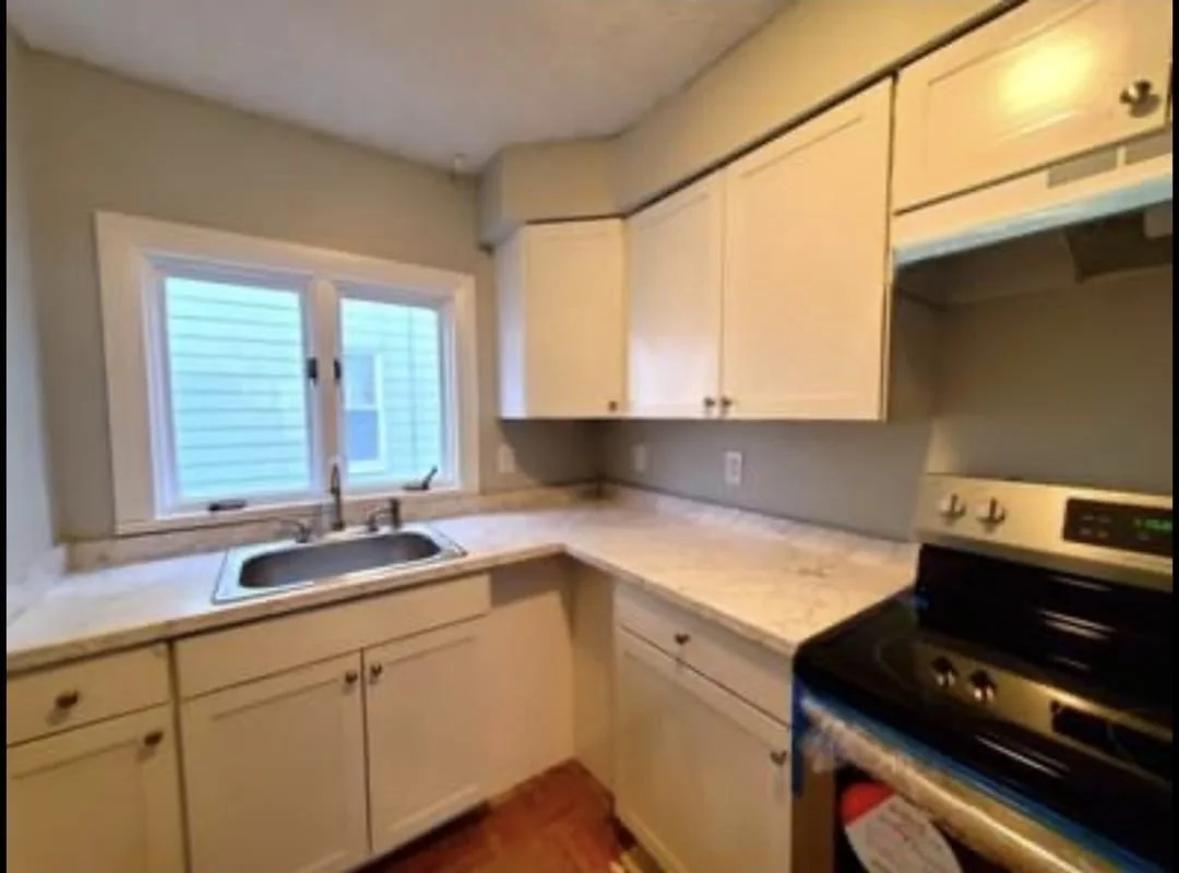 3 bed, 1 bath apartment for rent at 2 Conduit St Unit 1, Lawrence — photo 5 of 5