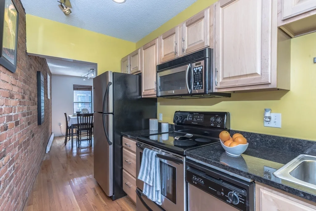 1 bed, 1 bath apartment for rent at 2 Cypress Rd Unit 204, Brighton — photo 7 of 10