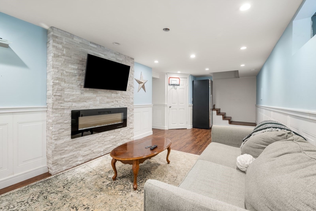 4 bed, 2 bath apartment for rent at 2 Deer Run, Littleton — photo 33 of 42