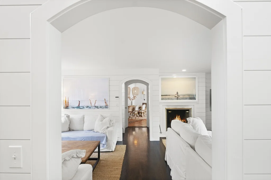 8+ bed, 4+ bath apartment for rent at 2 Drew Ln, Nantucket — photo 23 of 34