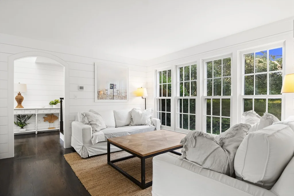 8+ bed, 4+ bath apartment for rent at 2 Drew Ln, Nantucket — photo 20 of 34