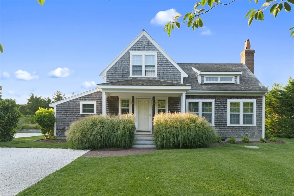 8+ bed, 4+ bath apartment for rent at 2 Drew Ln, Nantucket — photo 4 of 34