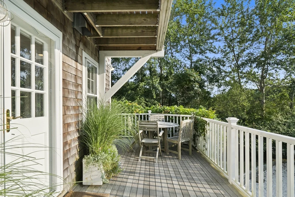 8+ bed, 4+ bath apartment for rent at 2 Drew Ln, Nantucket — photo 3 of 34