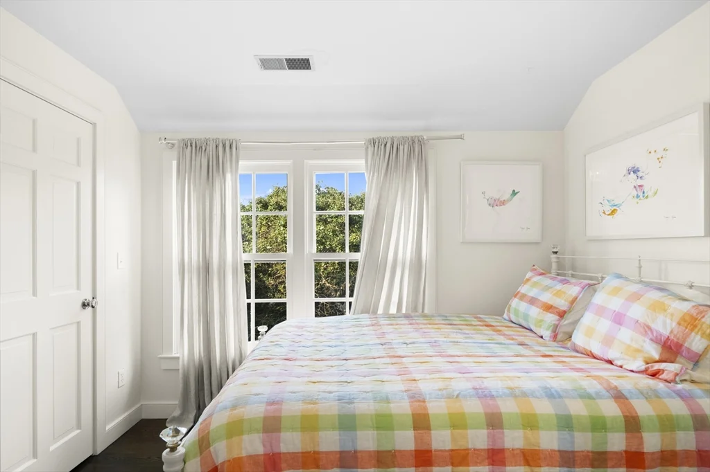 8+ bed, 4+ bath apartment for rent at 2 Drew Ln, Nantucket — photo 12 of 34
