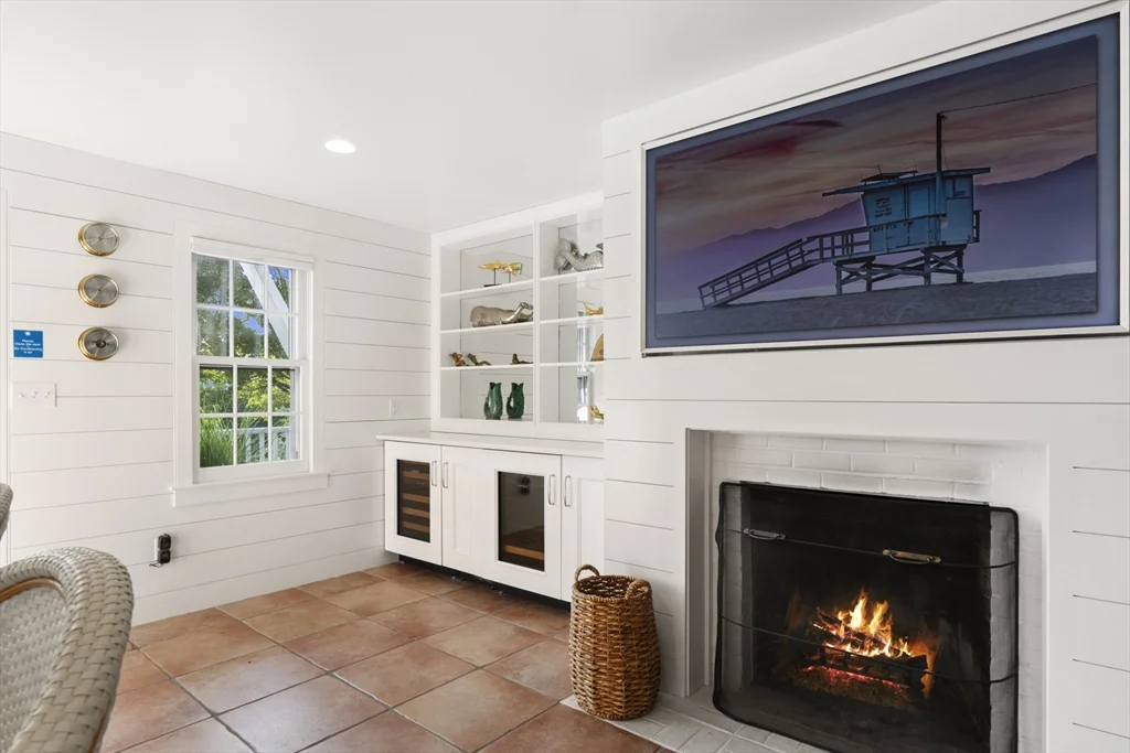 8+ bed, 4+ bath apartment for rent at 2 Drew Ln, Nantucket — photo 17 of 34