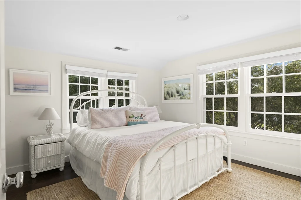 8+ bed, 4+ bath apartment for rent at 2 Drew Ln, Nantucket — photo 11 of 34