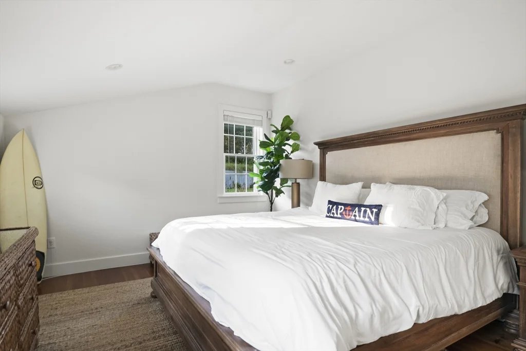 8+ bed, 4+ bath apartment for rent at 2 Drew Ln, Nantucket — photo 31 of 34