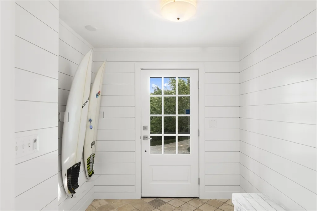 8+ bed, 4+ bath apartment for rent at 2 Drew Ln, Nantucket — photo 25 of 34
