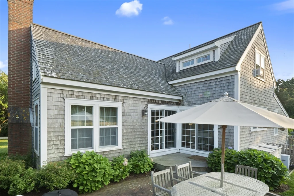8+ bed, 4+ bath apartment for rent at 2 Drew Ln, Nantucket — photo 5 of 34