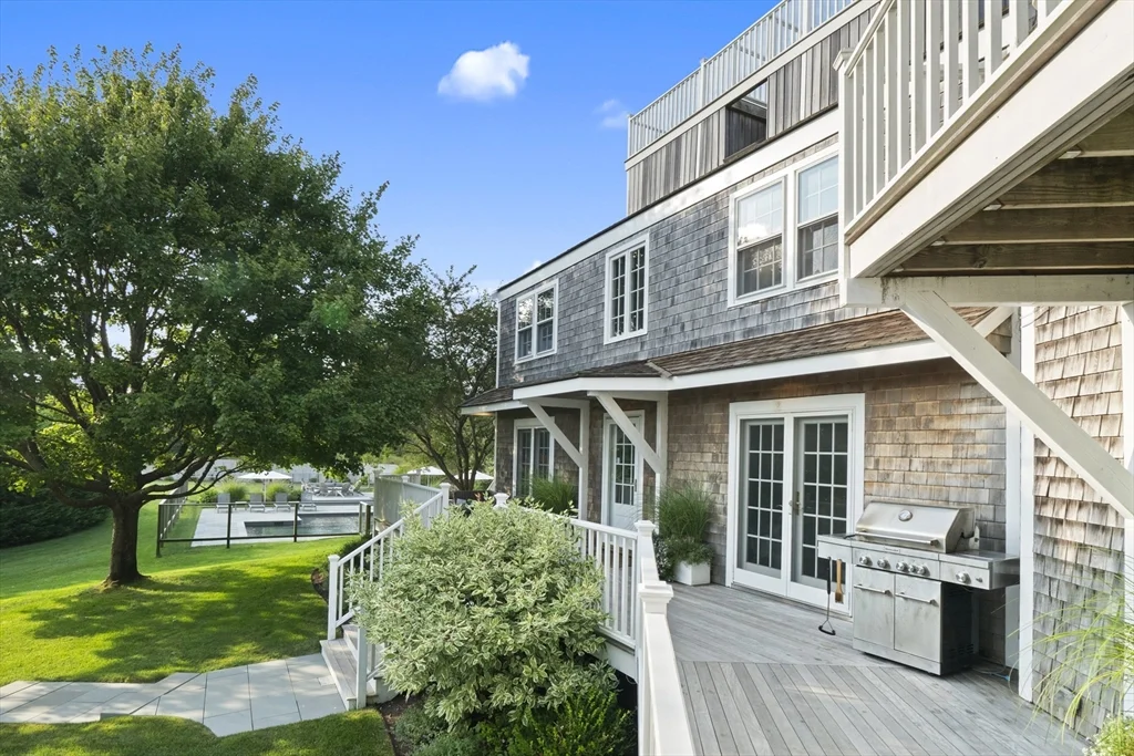 8+ bed, 4+ bath apartment for rent at 2 Drew Ln, Nantucket — photo 2 of 34