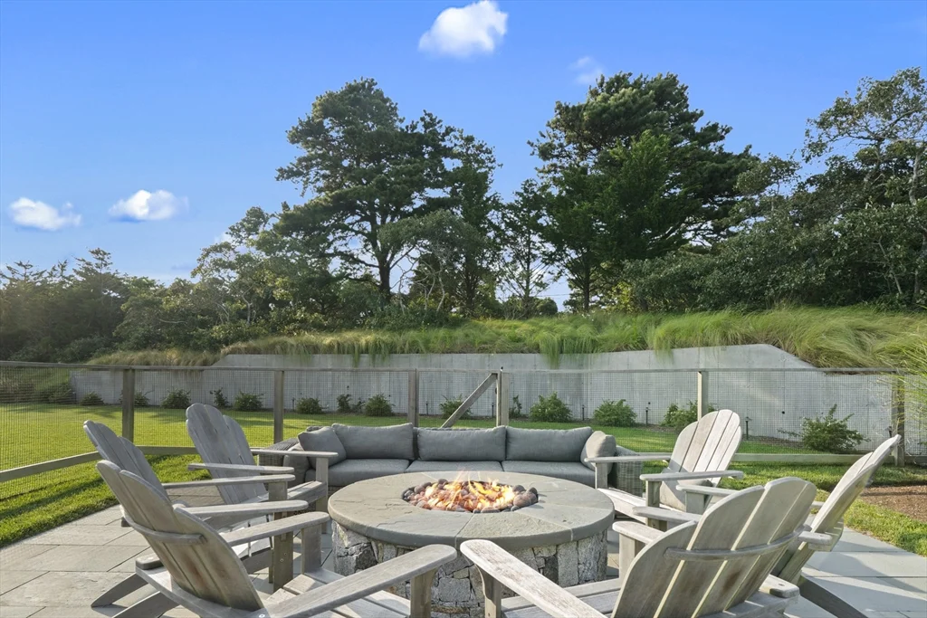 8+ bed, 4+ bath apartment for rent at 2 Drew Ln, Nantucket — photo 6 of 34