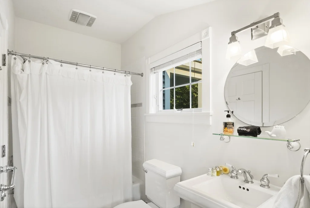 8+ bed, 4+ bath apartment for rent at 2 Drew Ln, Nantucket — photo 33 of 34