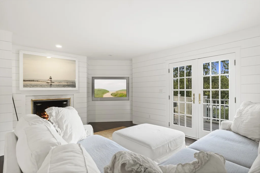 8+ bed, 4+ bath apartment for rent at 2 Drew Ln, Nantucket — photo 24 of 34