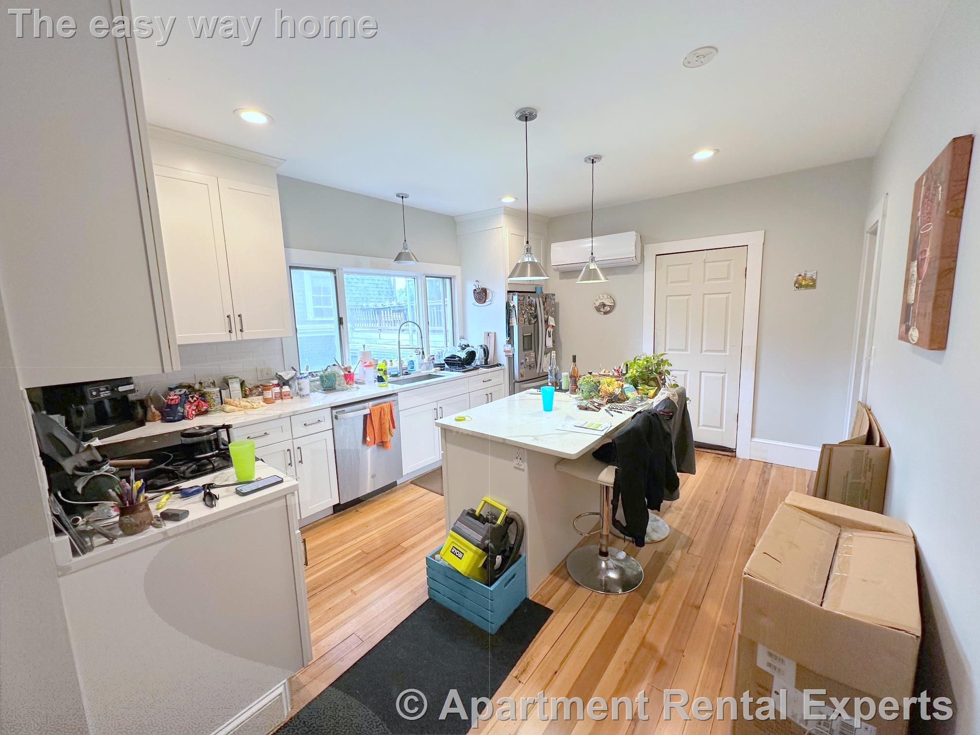 3 bed, 1 bath apartment for rent at 2 Drummond Pl Unit 2, North Cambridge — photo 1 of 14