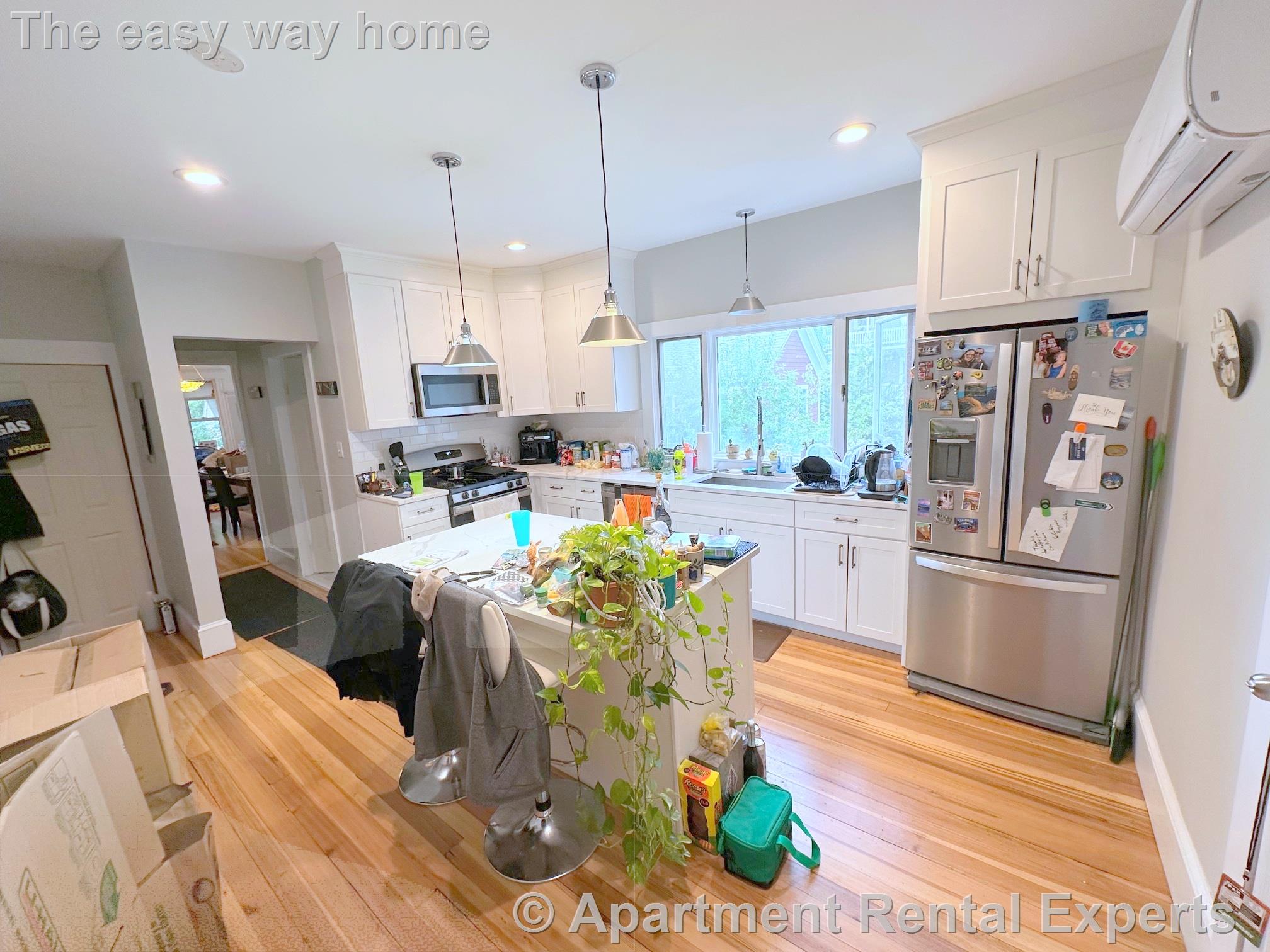 3 bed, 1 bath apartment for rent at 2 Drummond Pl Unit 2, North Cambridge — photo 2 of 14
