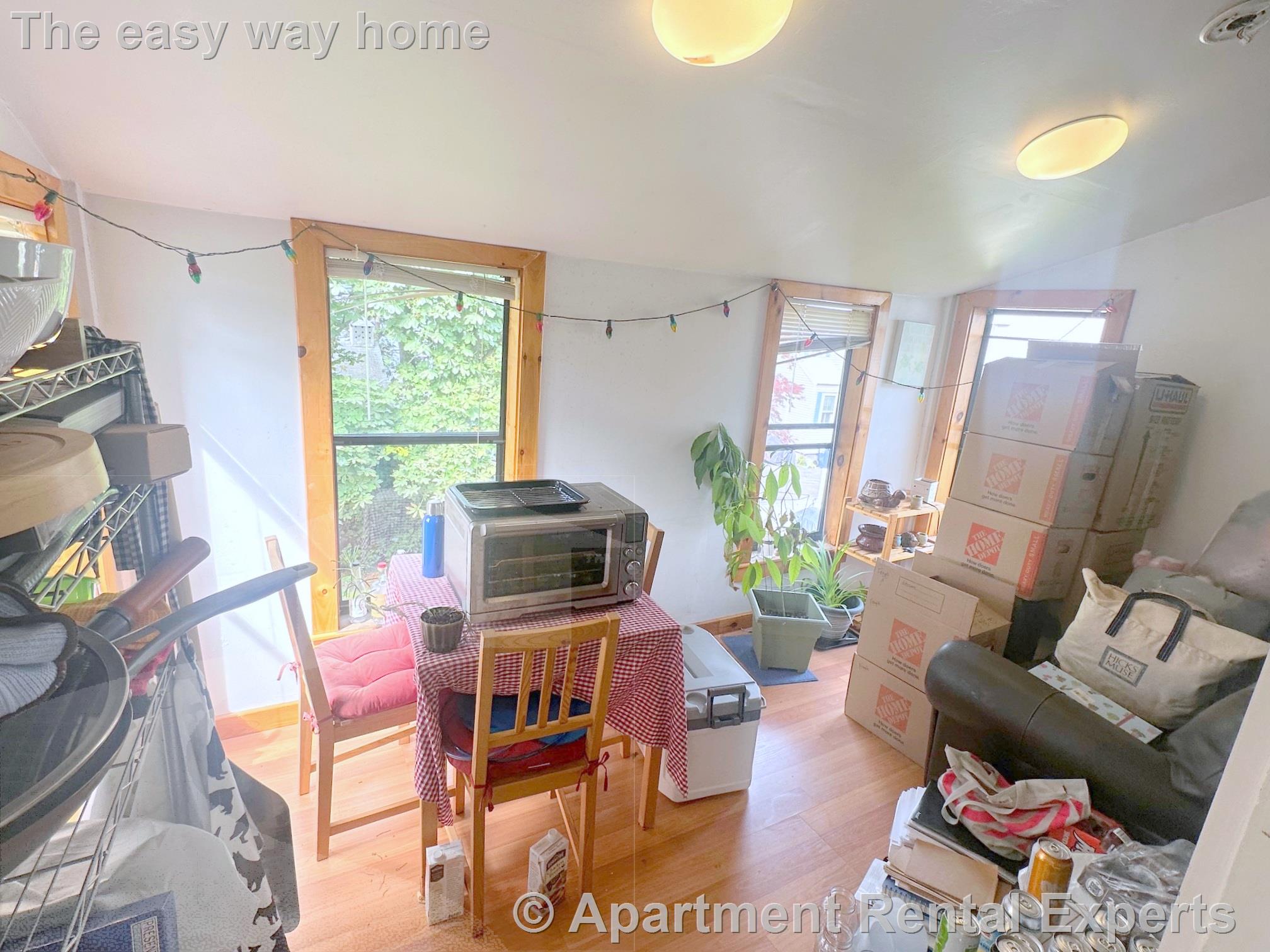 3 bed, 1 bath apartment for rent at 2 Drummond Pl Unit 2, North Cambridge — photo 12 of 14