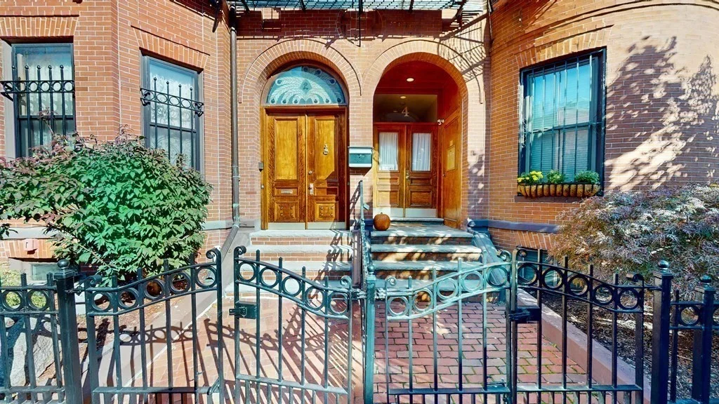 2 bed, 1 bath apartment for rent at 2 Durham St Unit None, Back Bay — photo 2 of 16