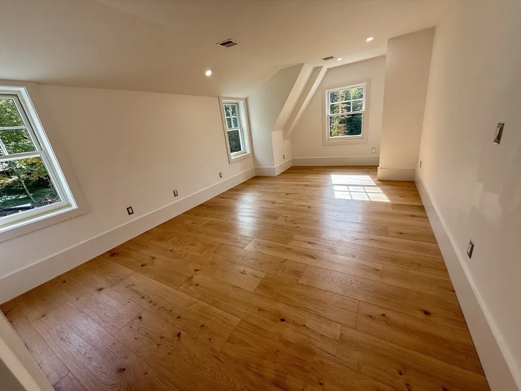 6 bed, 4+ bath apartment for rent at 2 Effie Pl, Lexington — photo 17 of 36