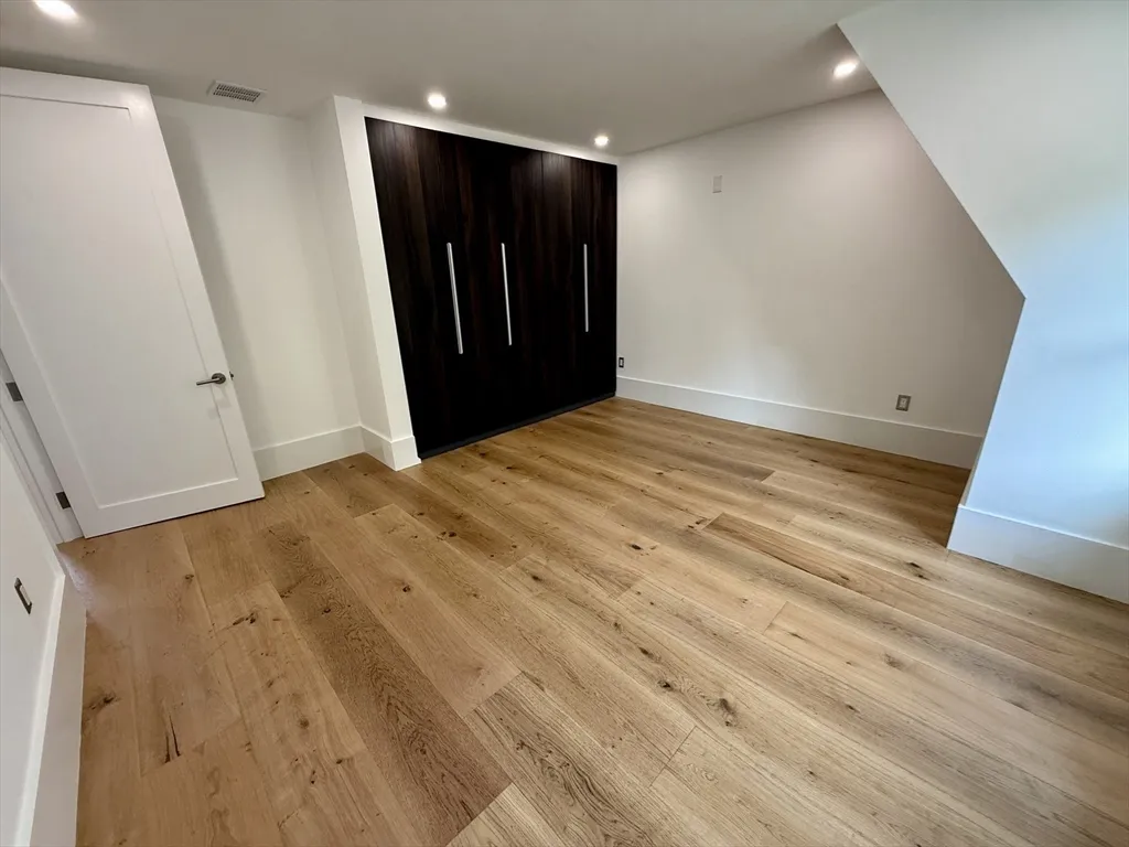 6 bed, 4+ bath apartment for rent at 2 Effie Pl, Lexington — photo 20 of 36