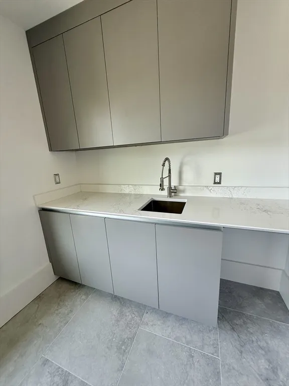6 bed, 4+ bath apartment for rent at 2 Effie Pl, Lexington — photo 32 of 36