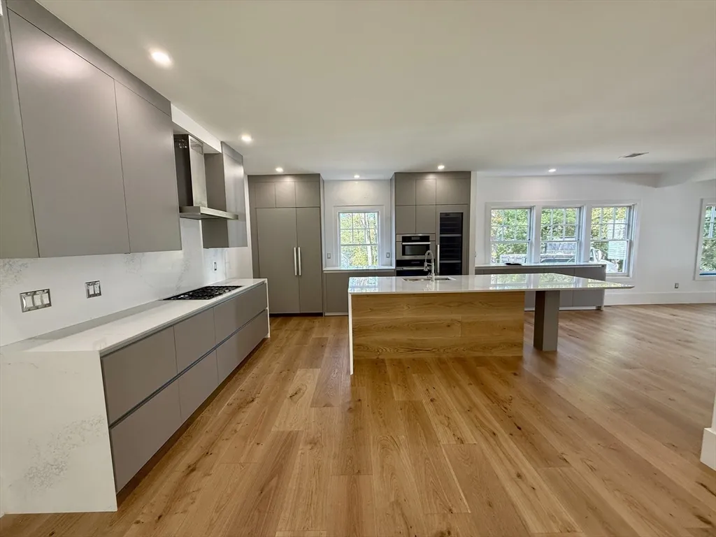 6 bed, 4+ bath apartment for rent at 2 Effie Pl, Lexington — photo 4 of 36