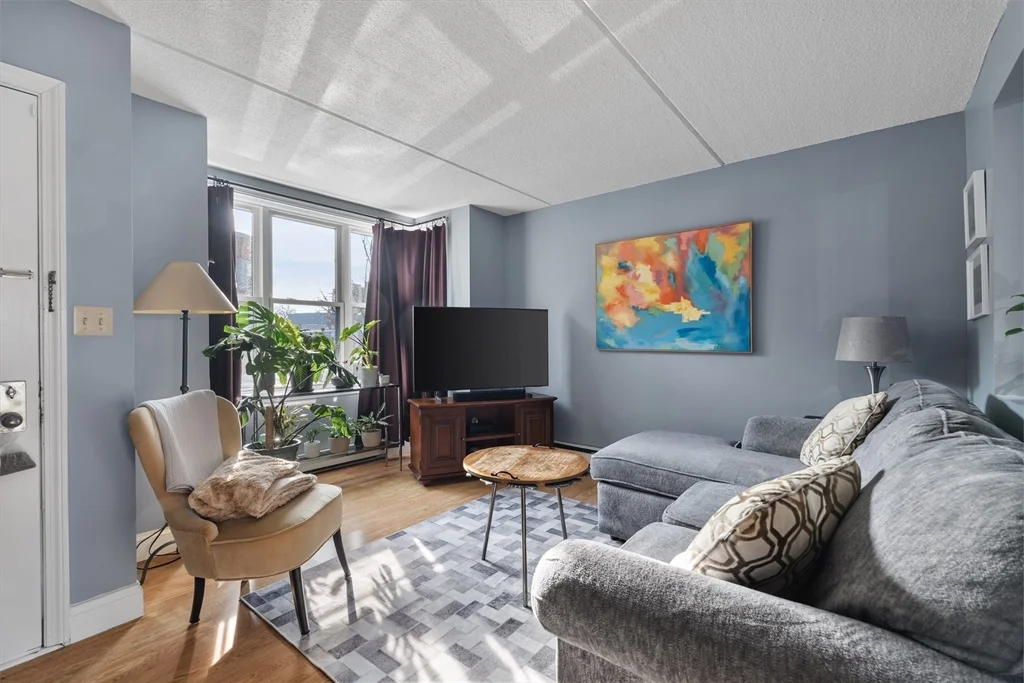 2 bed, 1 bath apartment for rent at 2 Eileen Cir Unit 2, Jamaica Plain — photo 6 of 13