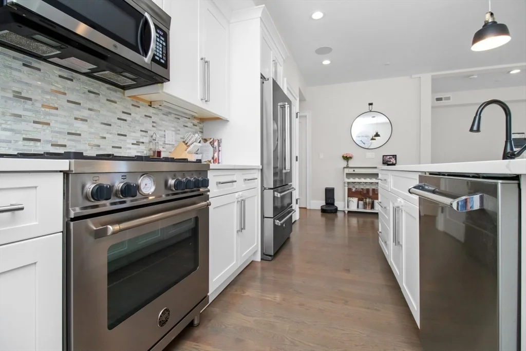 2 bed, 2 bath apartment for rent at 2 Elm St Unit 3A, Dorchester — photo 8 of 28