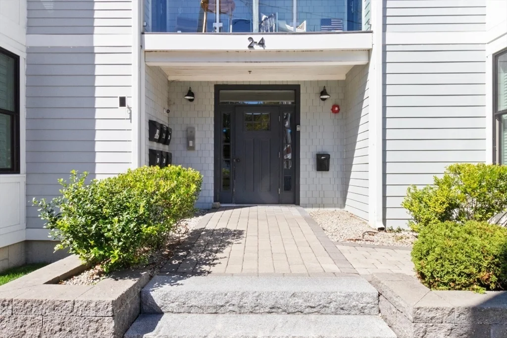 2 bed, 2 bath apartment for rent at 2 Elm St Unit 3A, Dorchester — photo 26 of 28