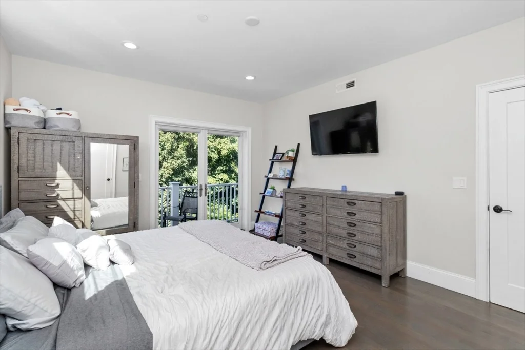 2 bed, 2 bath apartment for rent at 2 Elm St Unit 3A, Dorchester — photo 13 of 28