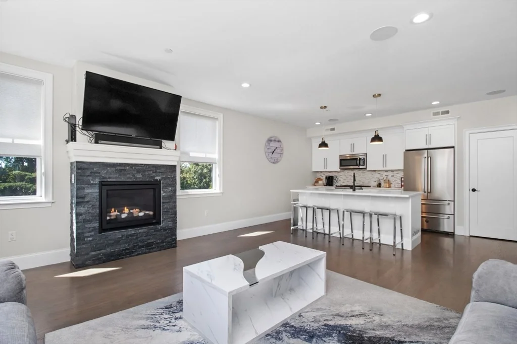 2 bed, 2 bath apartment for rent at 2 Elm St Unit 3A, Dorchester — photo 2 of 28