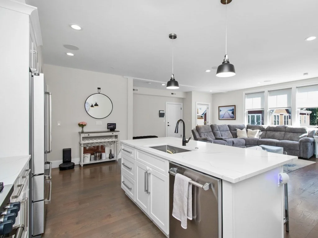 2 bed, 2 bath apartment for rent at 2 Elm St Unit 3A, Dorchester — photo 6 of 28